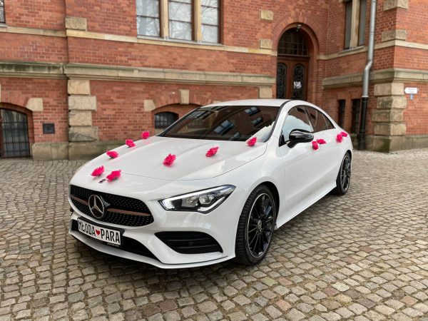 Pojazd do ślubu Kategoria aukcji Biały Mercedes CLA 200 2023 rok AMG